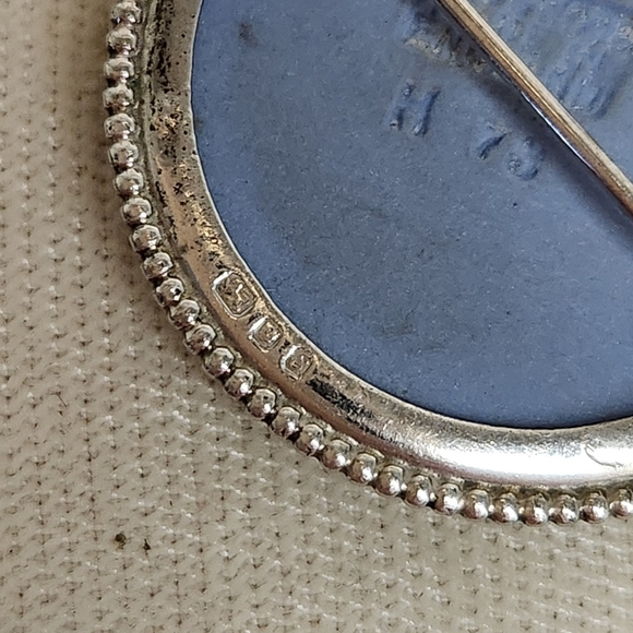 Wedgewood Silver Cupid Cameo Brooch - Picture 5 of 9